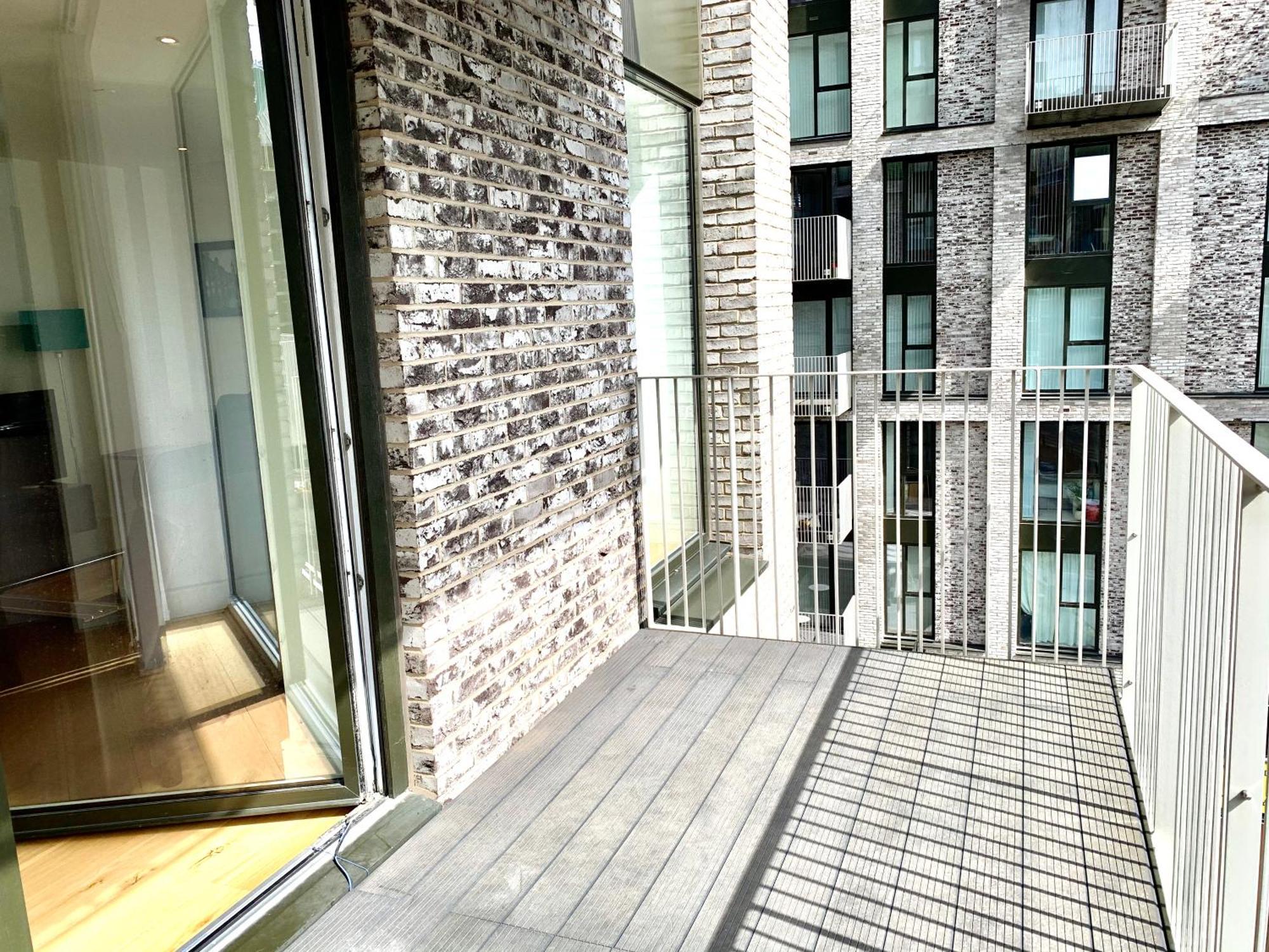 Modern London Excel 2 Bedrooms 2 Bathrooms, Parking, Kitchen, Lounge, Balcony Apartment المظهر الخارجي الصورة