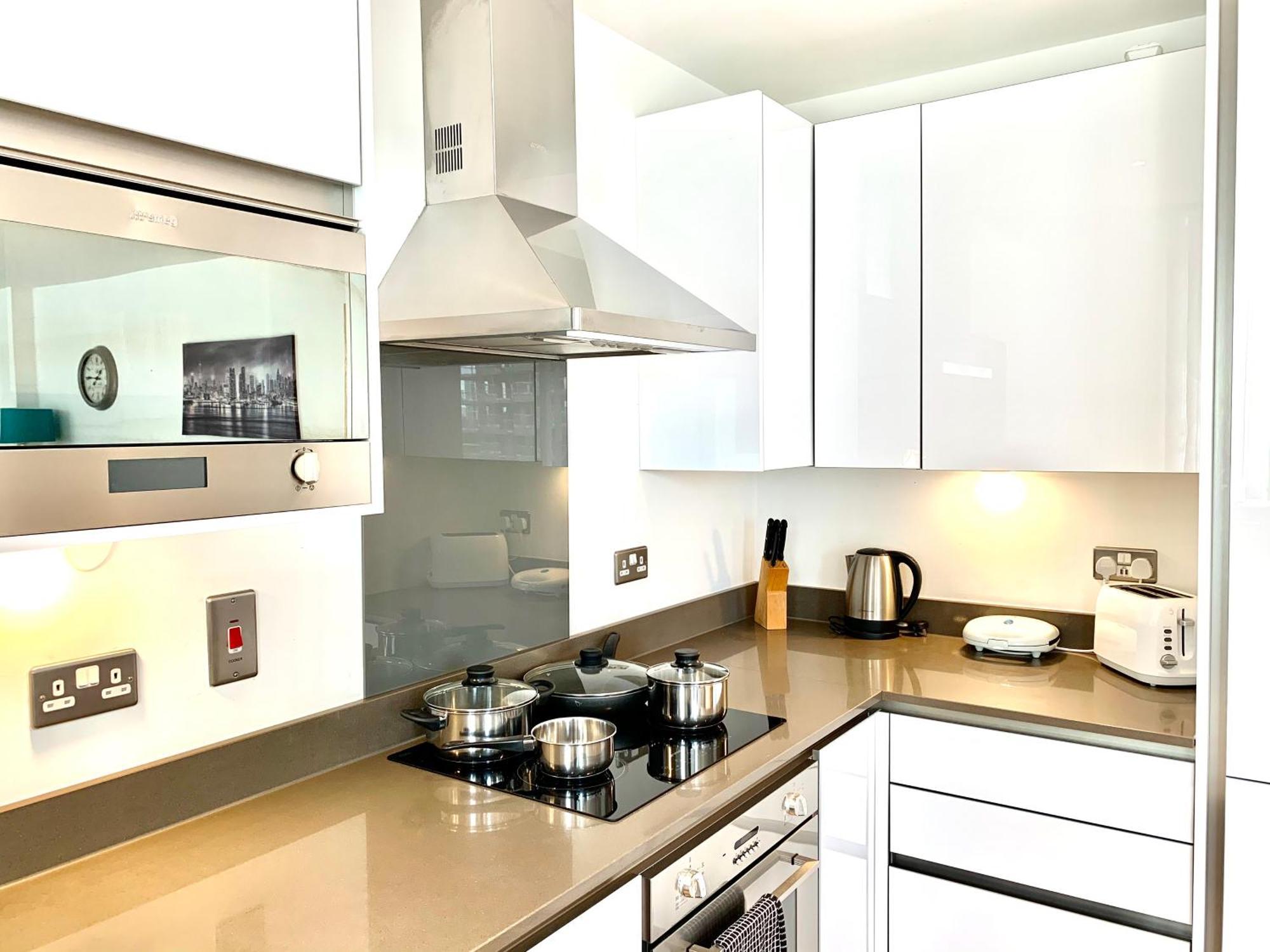 Modern London Excel 2 Bedrooms 2 Bathrooms, Parking, Kitchen, Lounge, Balcony Apartment المظهر الخارجي الصورة